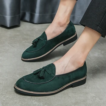 Классическая мужская обувь на плоской подошве бренда - это универсальные и простые замшевые кожаные туфли с кисточками для поездок на работу и отдыха Мужские лоферы